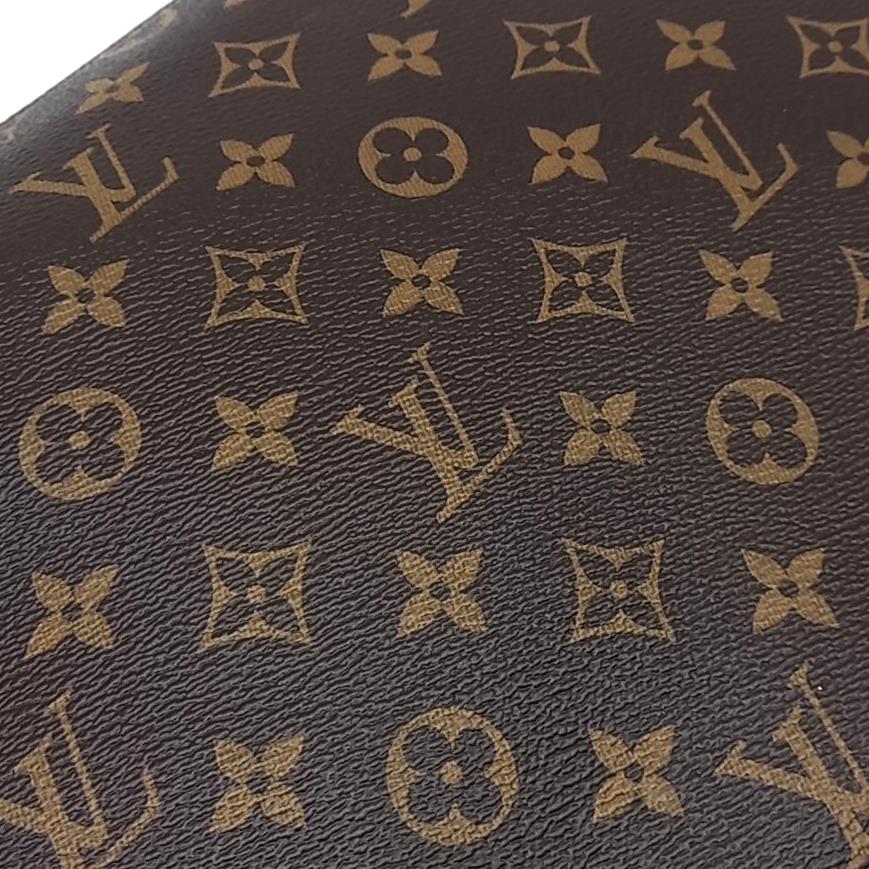 Louis Vuitton  monogram Etui Boîte Joue MM M44499