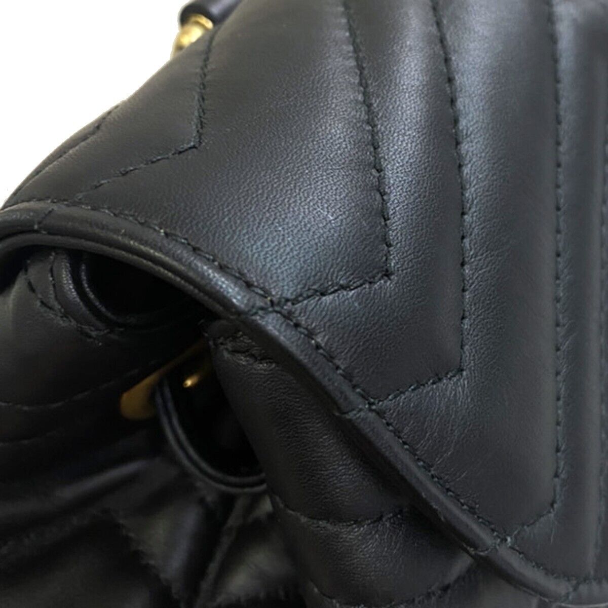 Gucci Women's Elegant Black Leather Backpack in Black