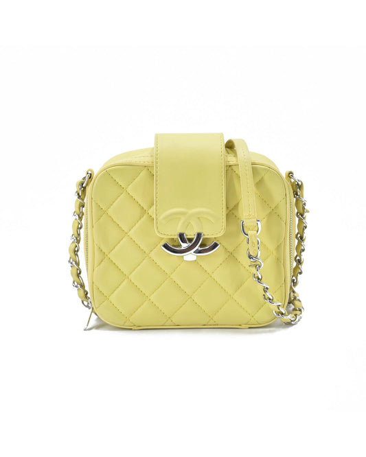 Chanel Women's Yellow Camera Bag with CC Logo in Yellow