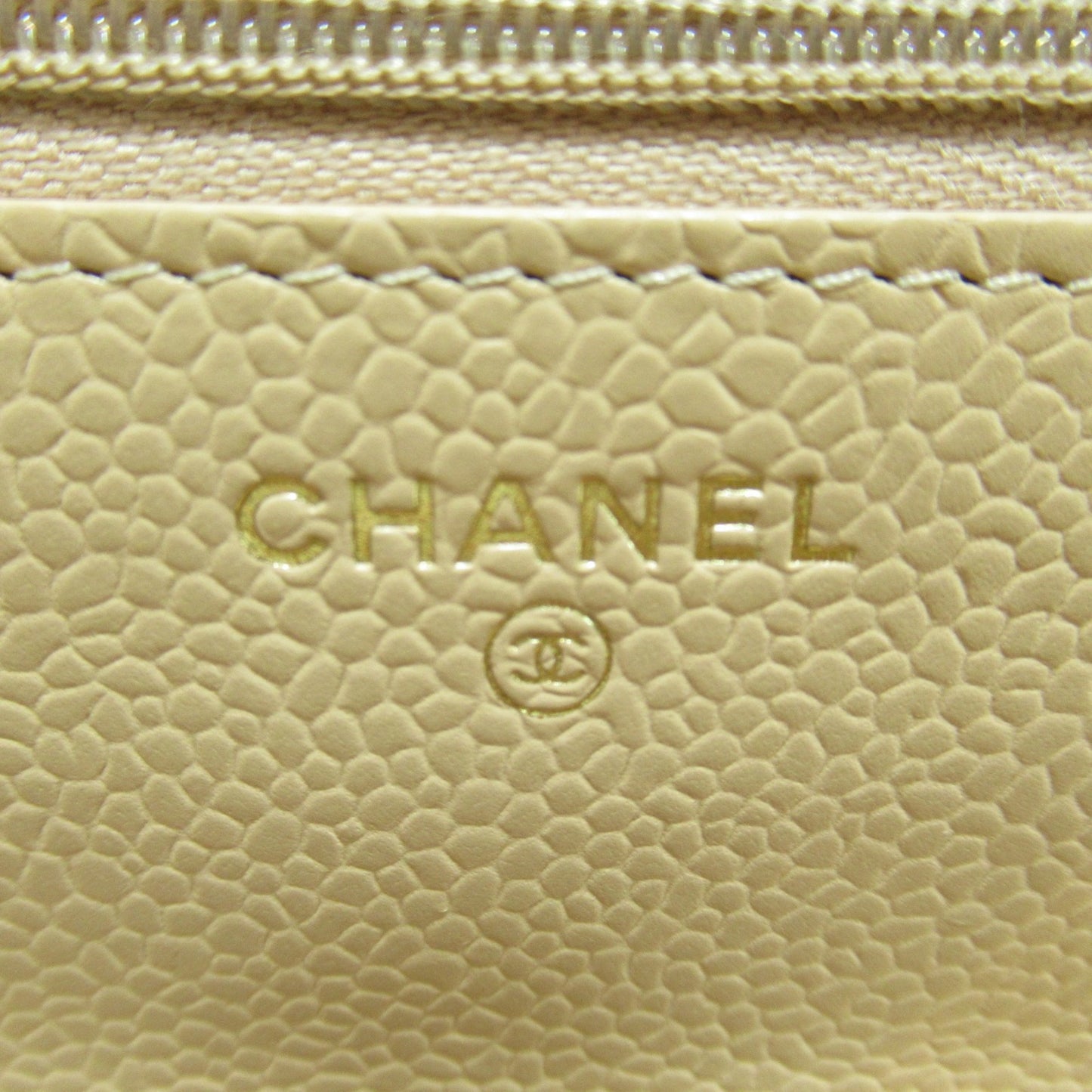 Chanel Women's Beige Leather Shoulder Bag in Beige