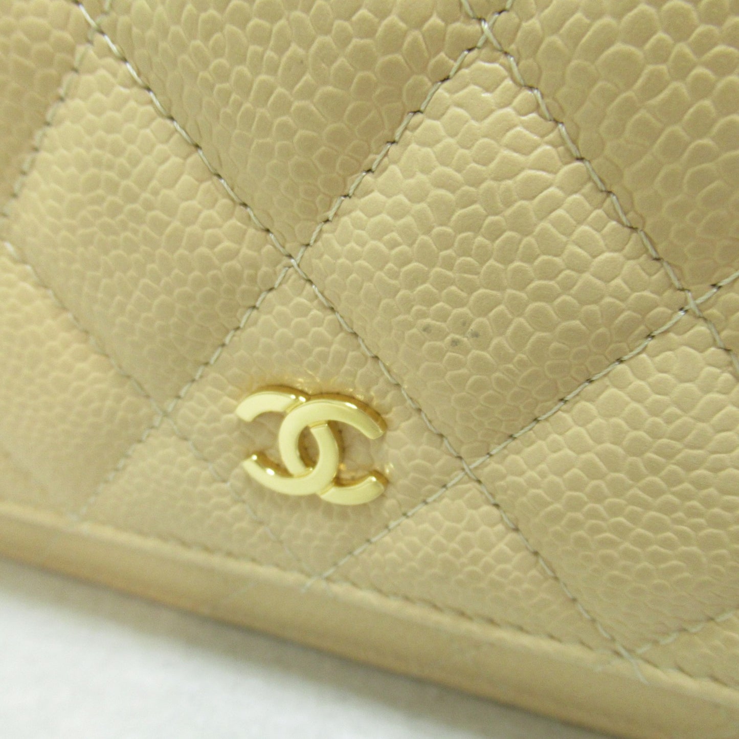Chanel Women's Beige Leather Shoulder Bag in Beige
