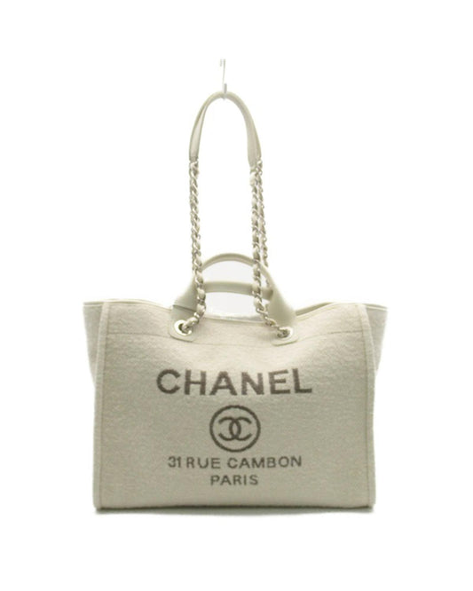 Chanel Women's Medium White Shopping Tote Bag in Excellent Condition in White