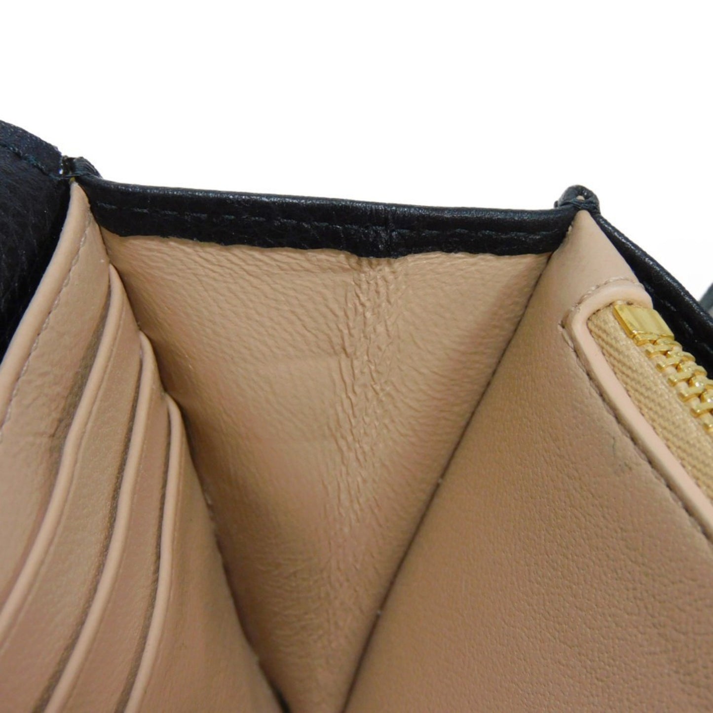 Chloe Women's Black Leather Bi-Fold Wallet - Excellent Condition in Black