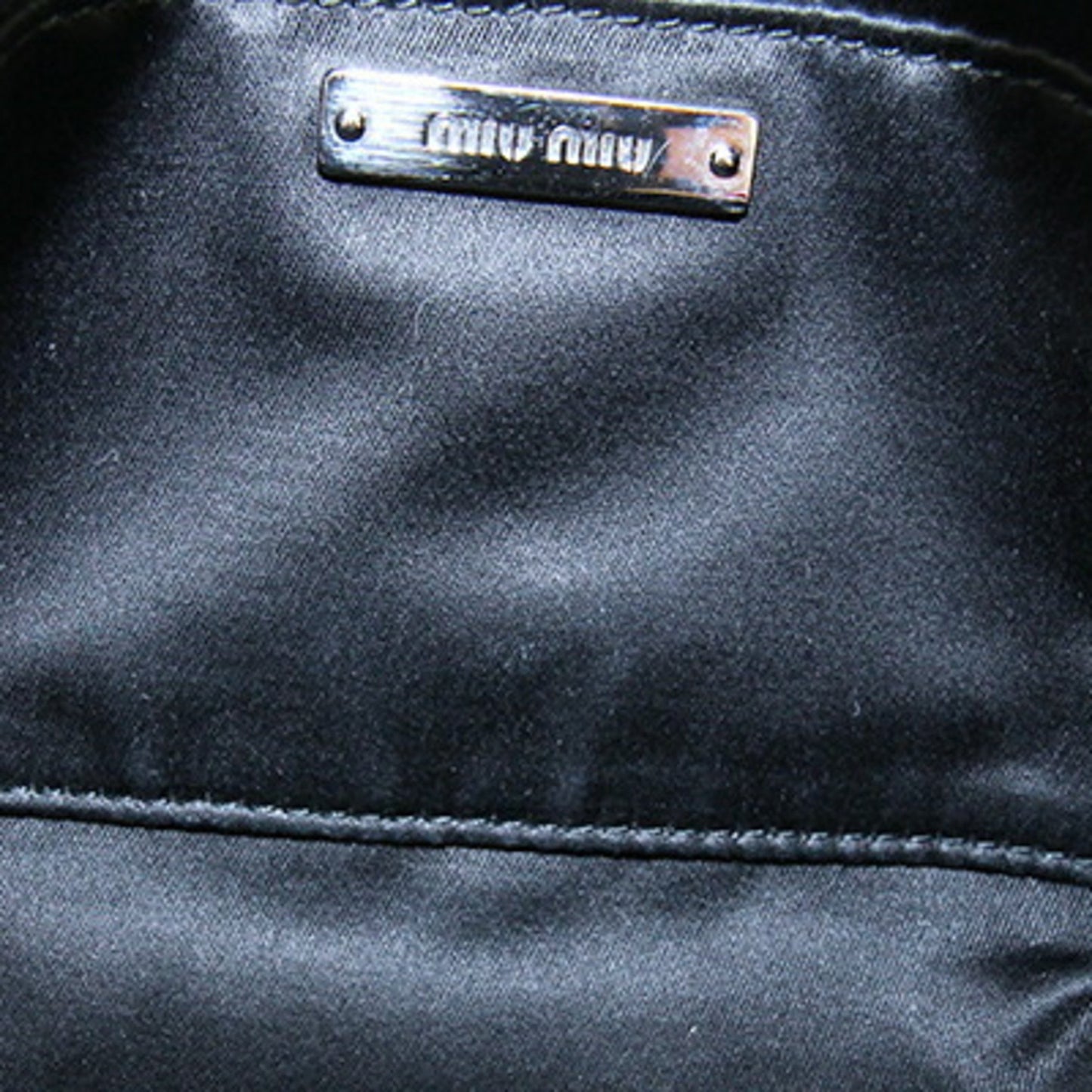 Miu Miu Women's Leather Pink Handbag with Shoulder Strap - Excellent Condition in Pink