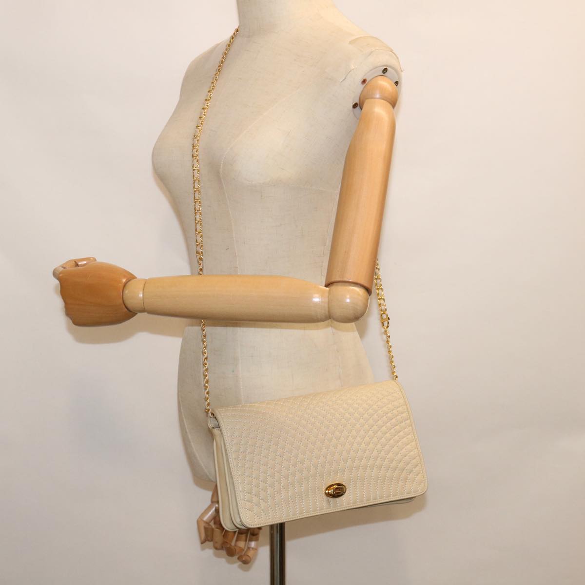 Bally Quilted Chain Shoulder Bag Leather Beige Auth Yk9643
