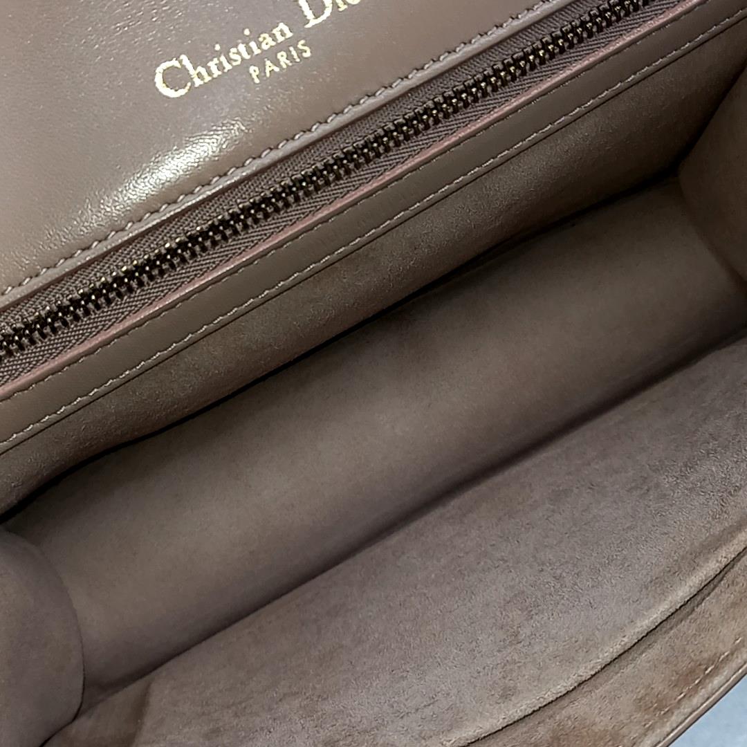 Christian Dior  Diorama shoulder bag M0422CNOE