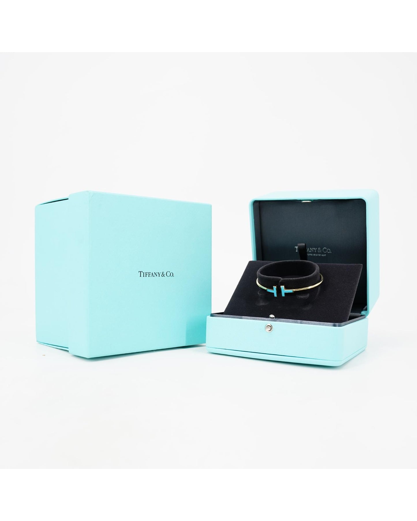 Tiffany & Co Women's 18K  Turquoise Wire Bracelet in Gold