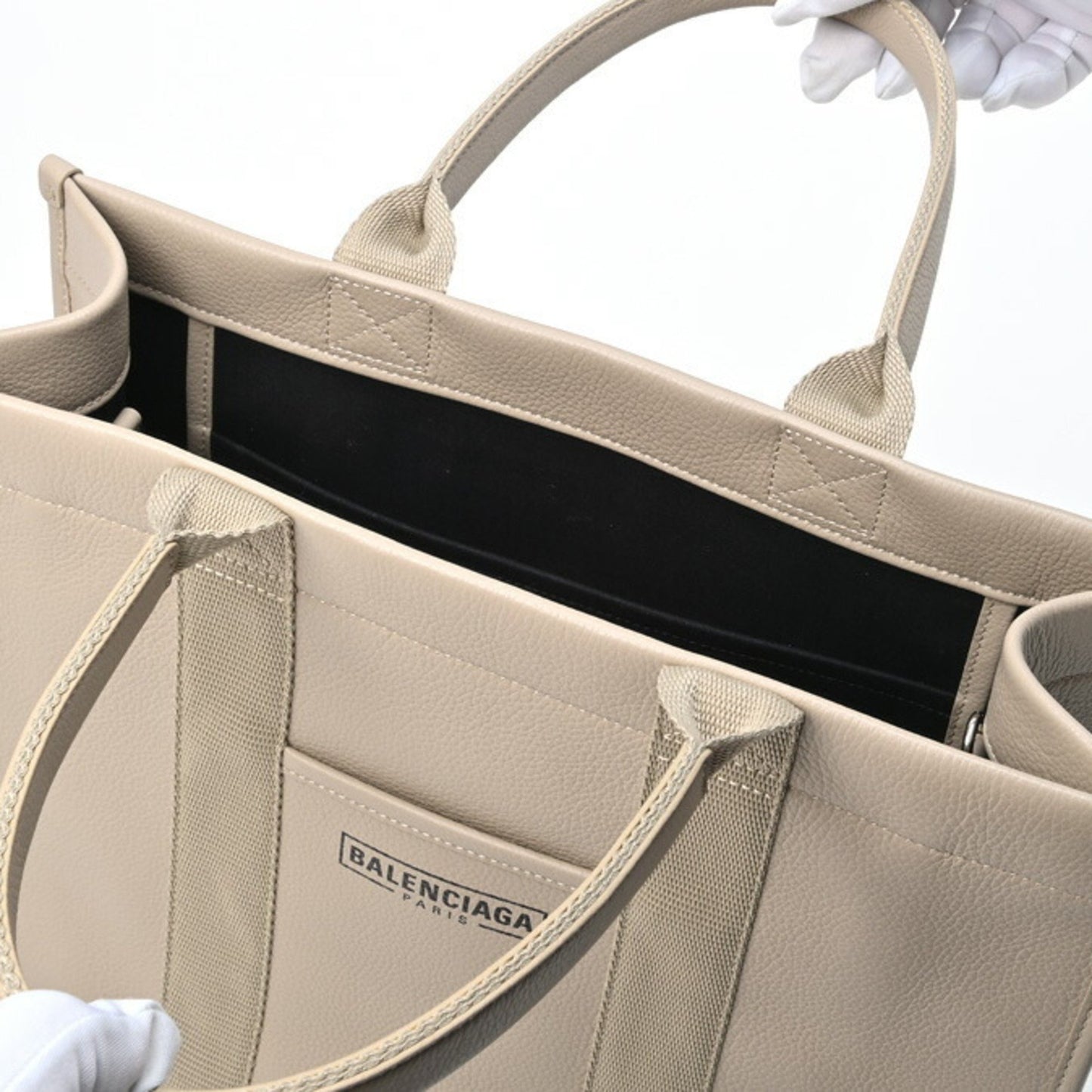 Balenciaga Women's Beige Leather Shoulder Bag in Beige