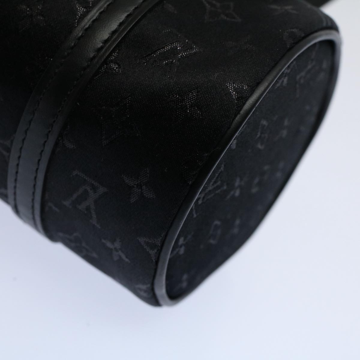 Louis Vuitton Women's Black Canvas Papillon Handbag in Black