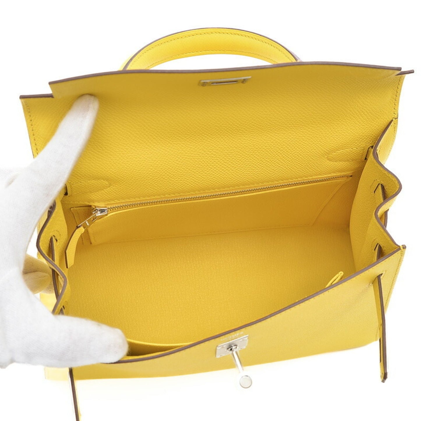 Hermes Women's Elegant Hermes Kelly 25 Handbag in Yellow Leather in Yellow