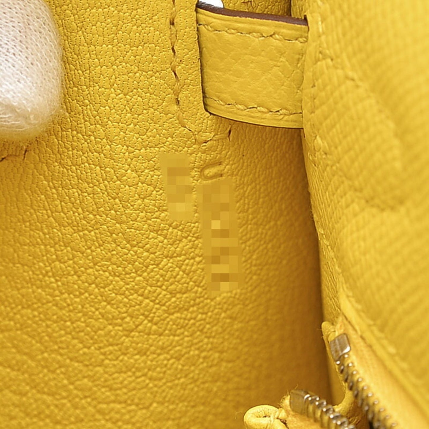 Hermes Women's Elegant Hermes Kelly 25 Handbag in Yellow Leather in Yellow
