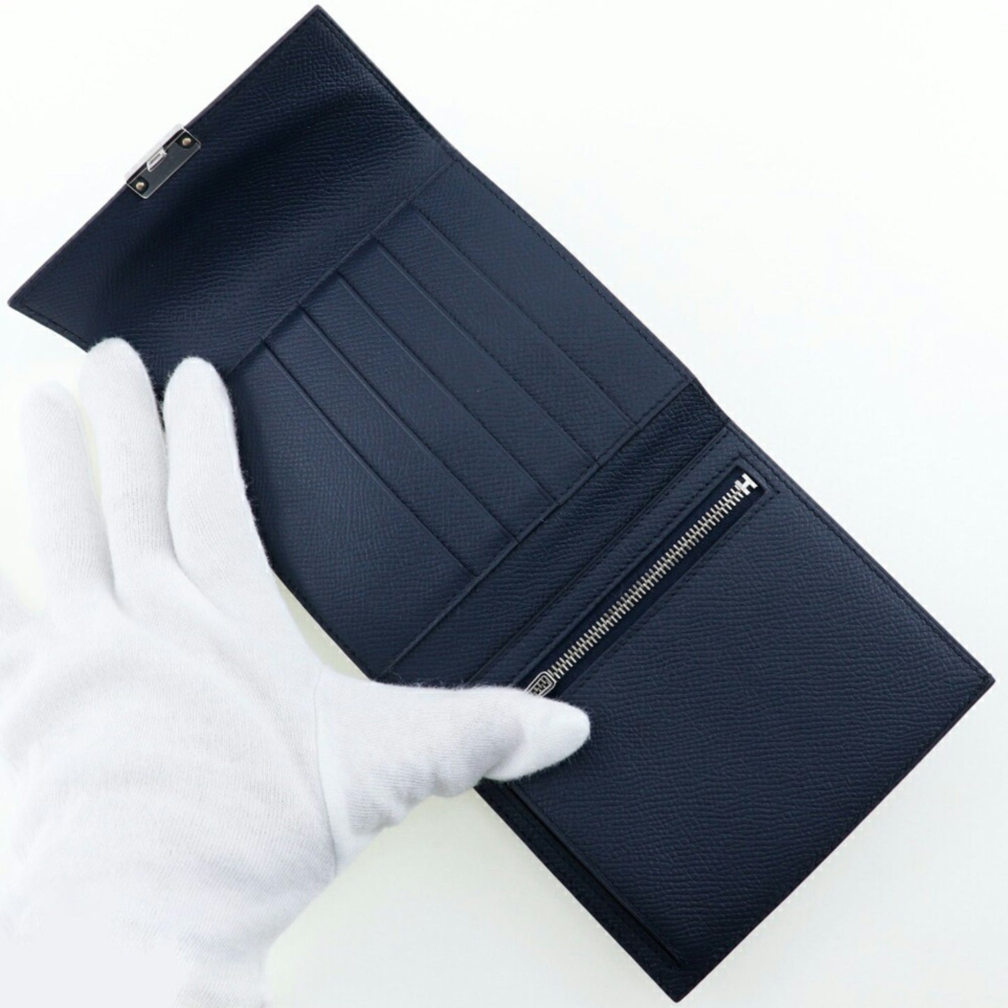 Hermes Unisex Captivating Black Leather Wallet - Excellent Condition in Black