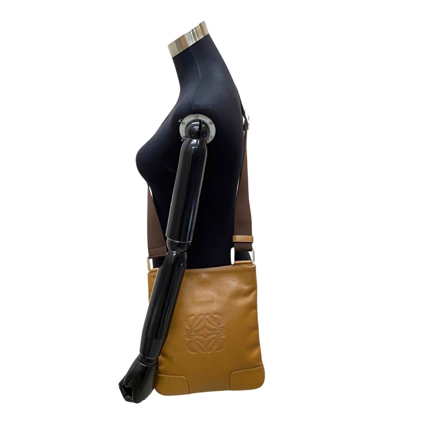 Loewe Women's Sophisticated Beige Leather Shoulder Bag in Beige