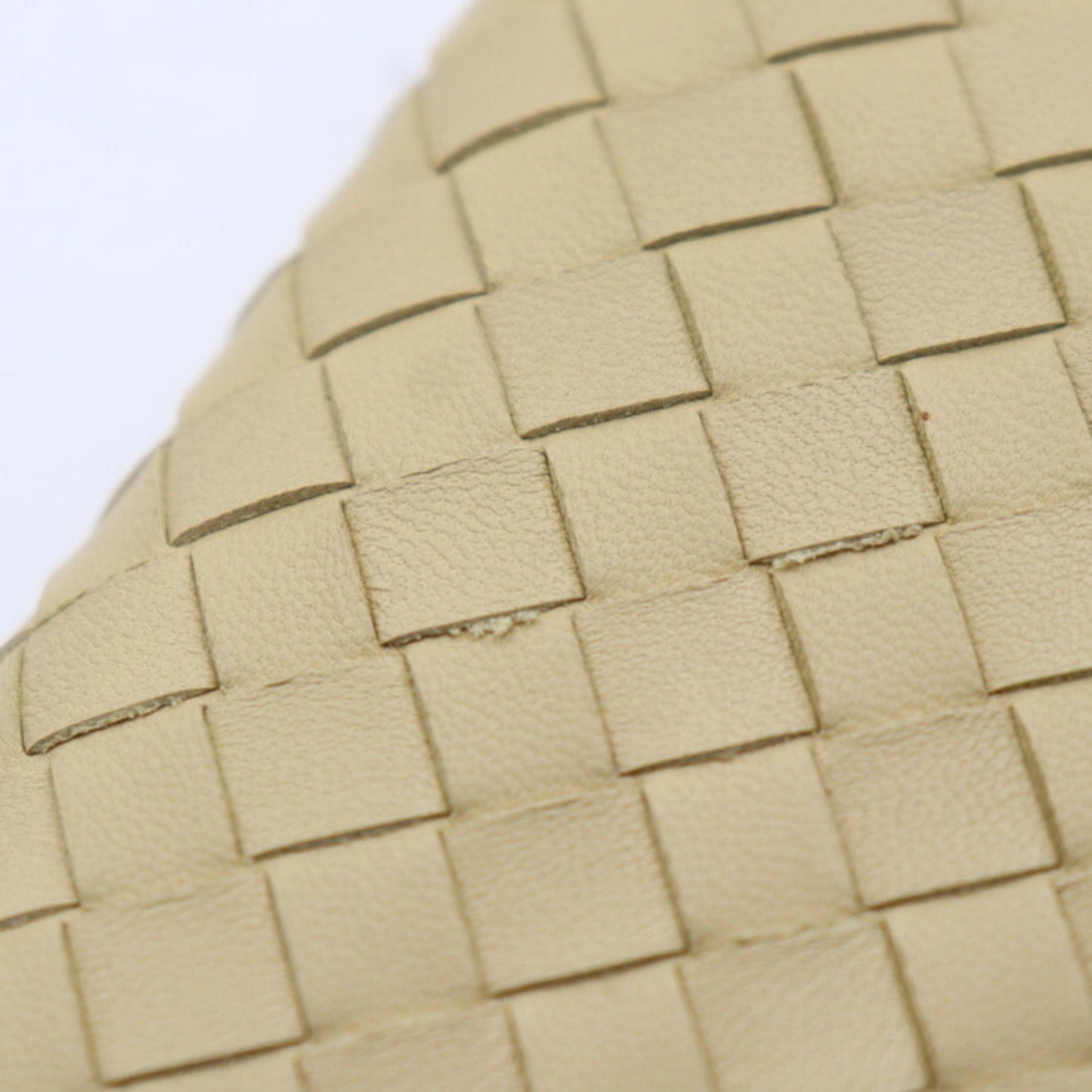 Bottega Veneta Unisex Sophisticated Leather Wallet with Meticulous Weave in Beige