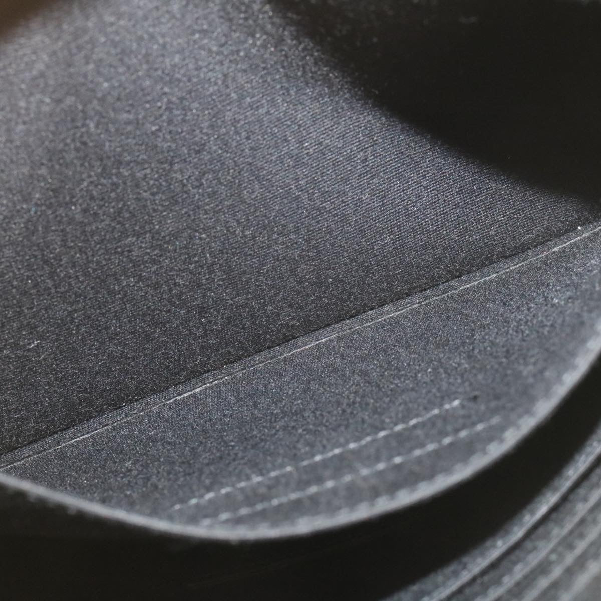 Yves Saint Laurent Unisex Leather Shoulder Bag in Black