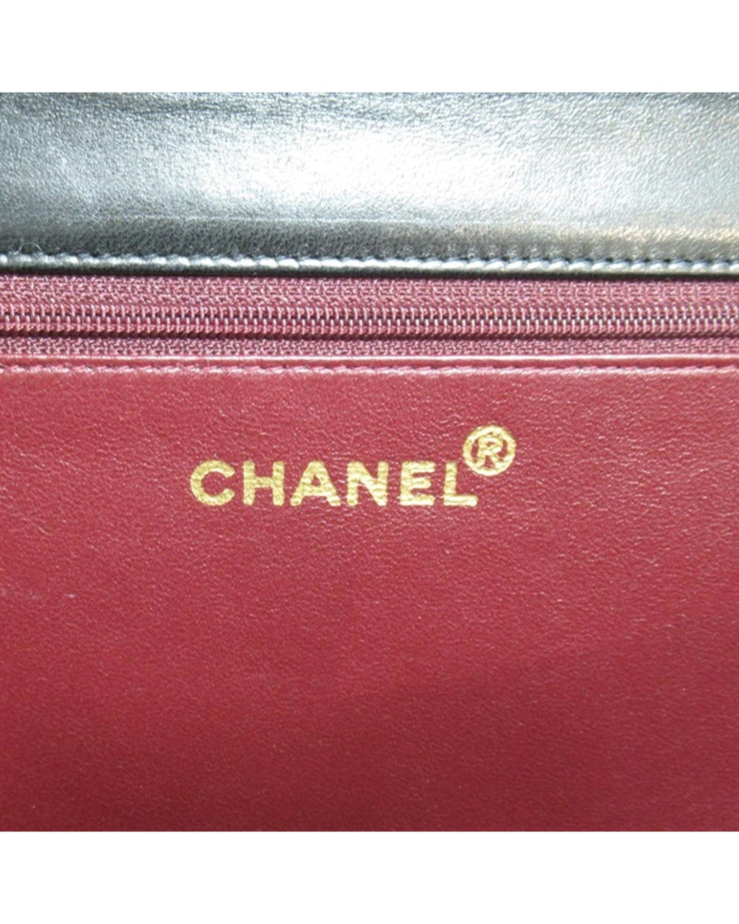 Chanel Women's Black Chanel Medium Classic Single Flap Bag in Excellent Condition in Black