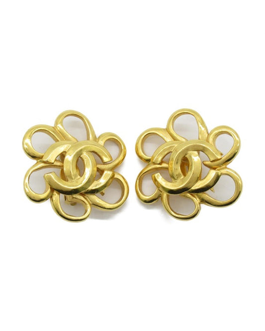 Chanel Women's Gold CC Clip On Earrings - Excellent Condition in Gold