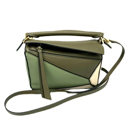 Loewe Women's Green Leather Handbag and Shoulder Bag in Green