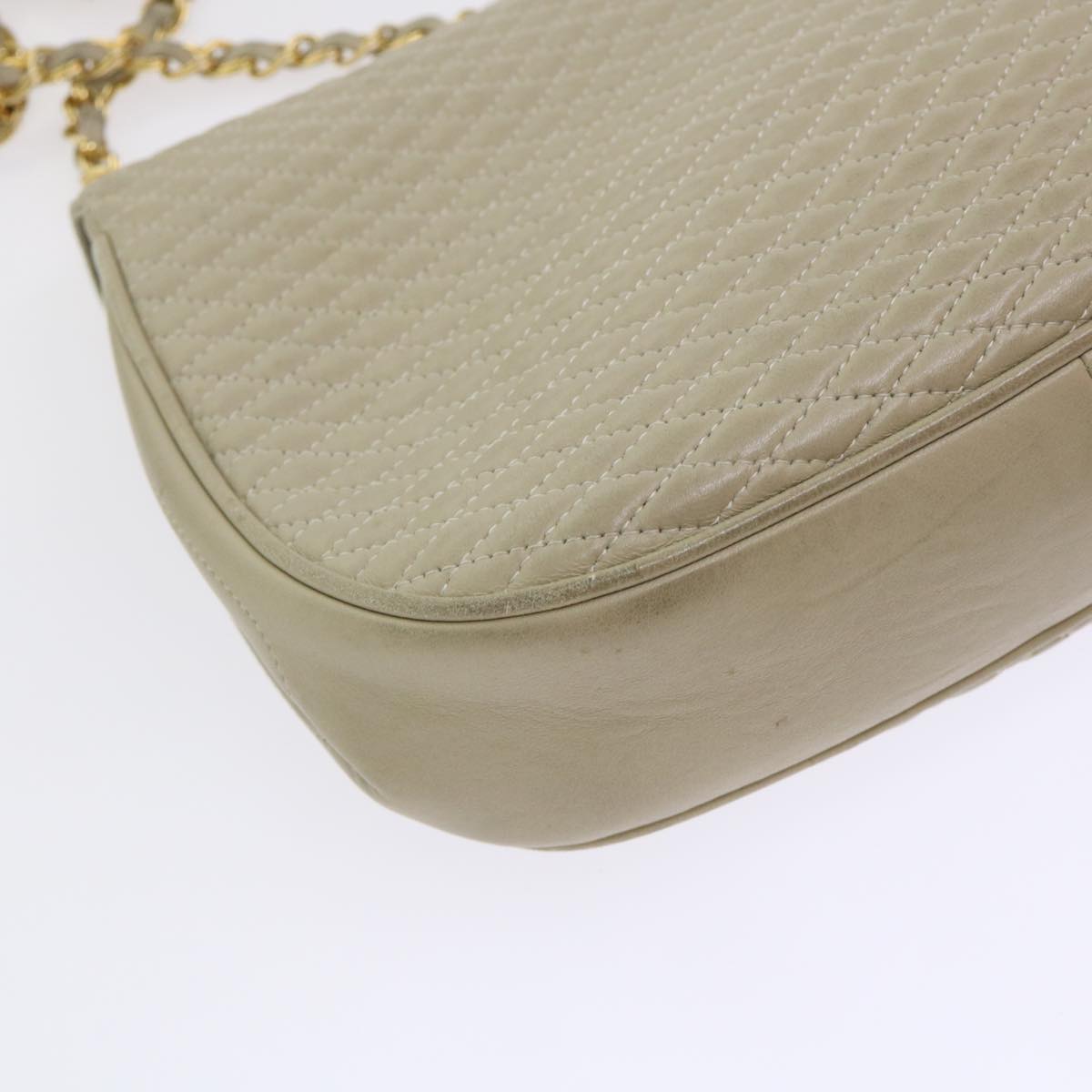 Bally Quilted Chain Shoulder Bag Leather Beige Auth Am4581