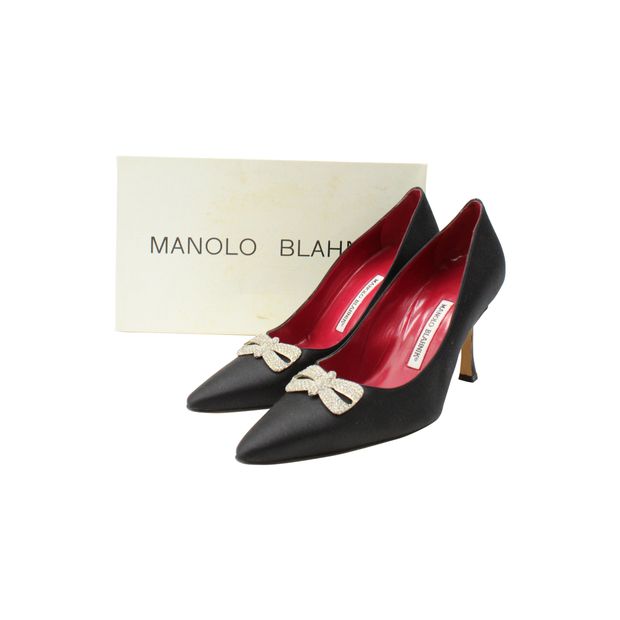 Manolo Blahnik Bow Embellished Pumps in Black Satin