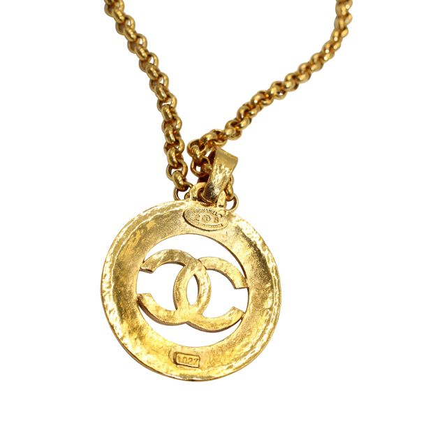 Chanel Vintage Paris Charm Coin Link Necklace in Gold Metal